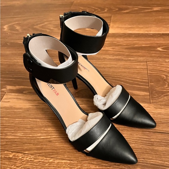 NWT Just Fab Black, Ankle Strap, Pointy Toe Heels. Size 8.5. - Picture 4 of 14